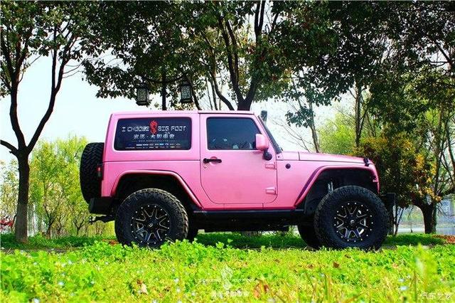 不过,如果你的女朋友,要把你的jeep牧马人(配置|询价)该成粉嘟嘟的,你