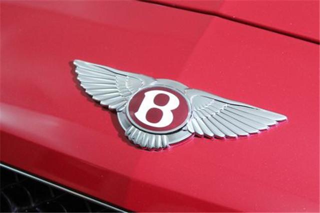 宾利的车标有红有黑还有绿色不同颜色差别可大了