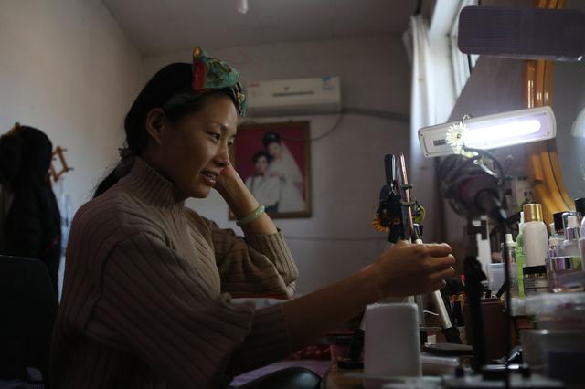 人扮演整个娱乐圈!这个有百万粉丝的仿妆大