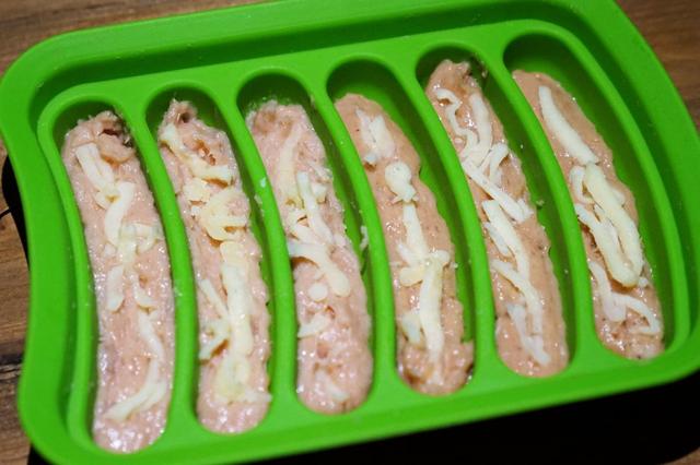 肠衣表面上有一层鸡皮疙瘩(肠衣表面上有一层鸡皮疙瘩是什么)