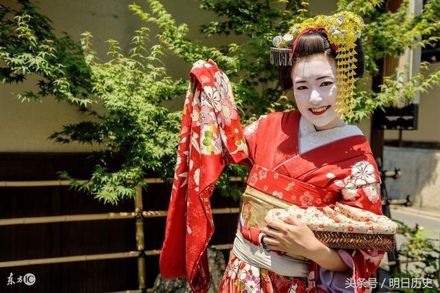 日本历史上的8位女天皇, 第一位嫁给自己哥哥, 第二位两次称帝!