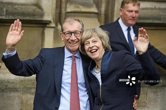 "铁娘子"特蕾莎梅在老公面前秒变小女人,大秀恩爱