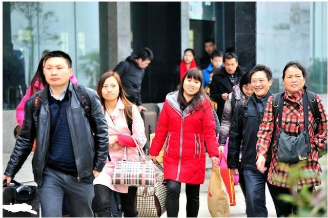 90后真任性, 放弃"年终奖"辞职回家过年! 网友的回答很现实