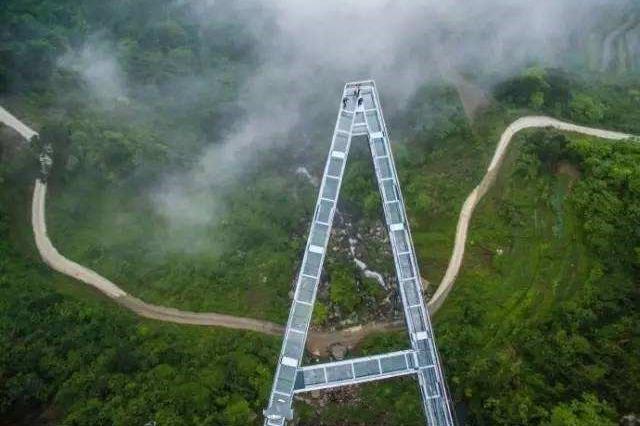 世界第一空中走廊:比张家界玻璃桥吓人100倍,多大胆敢上去?