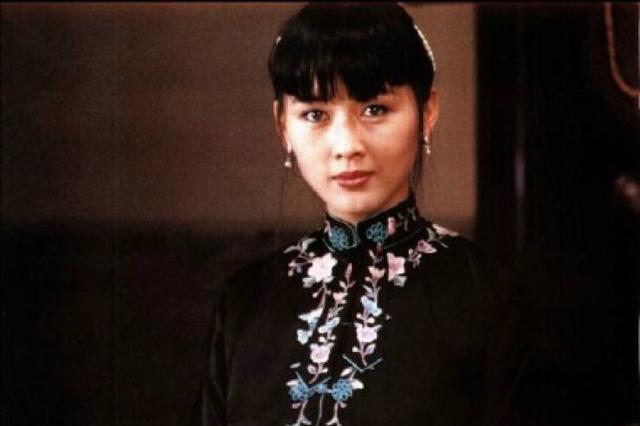 24岁凭"山杏"走红,因家暴离婚后遇到幸福,47岁仍然这么好看!