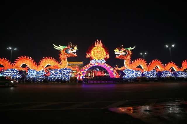 西安城墙彩灯点亮 南门内外现龙凤呈祥!