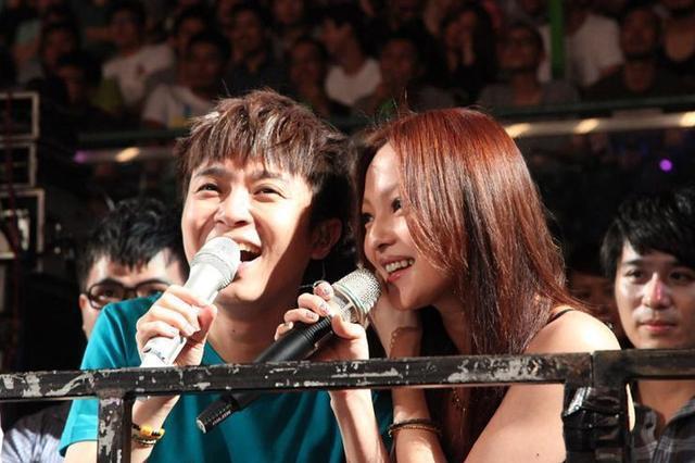 吴青峰祝福张韶涵生日视频曝光,粉丝:帮唱嘉宾了解下?