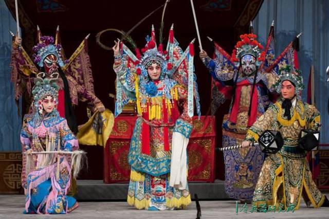 揭密中国古代兜鍪装饰物“盔缨”,古今中外同等骚包!|青铜|装饰物|头盔_新浪新闻