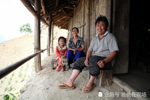 当孩子出生在贫穷的家庭里, 年少的她们肩负着更多的责任