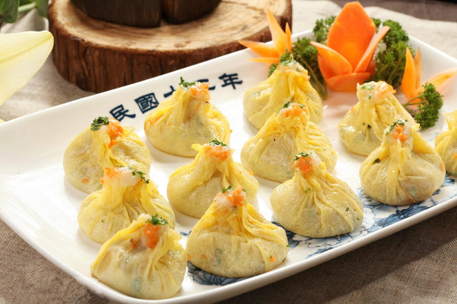 它并非以回民最常用的牛羊肉作原料,而是以江南最常见的鱼鸭虾蛋为