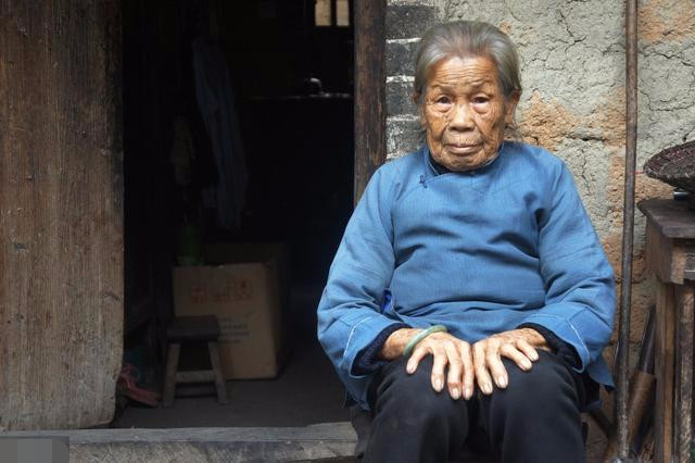 张老太和老伴有三个儿子,按理三个儿子,养老不成问题吧,可偏偏现在二