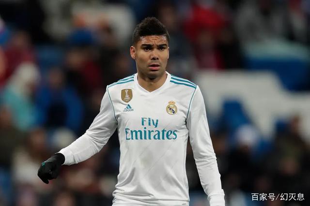 大巴黎为皇马中场提供1亿英镑报价,为此佩雷斯与齐达内产生对峙