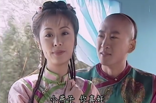 还珠格格:乘马车时,你留意过尔康,小.