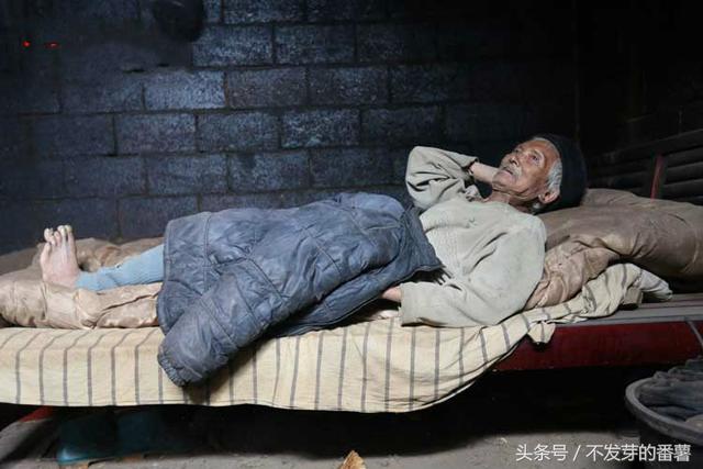 镜头下一名农村老人的最后时光躺在床上等死去的那天