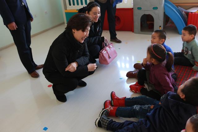 温暖童心 让沈阳市儿童福利院孩子穿上美丽的跳舞鞋