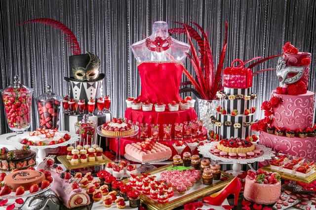 整个会场布置的非常的少女心,结合了大小姐的假面舞会的草莓甜点现场