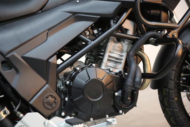 新的动力平台为一款400cc级实际380cc的sohc异步双缸八气门发动机