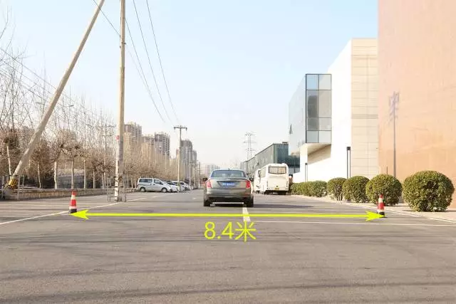 NB！这车的后视镜可秒杀马路上99.99%的车！