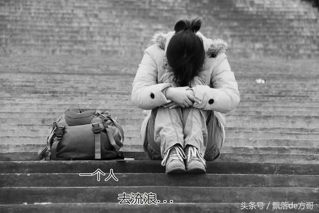 用微笑掩盖最美的伤