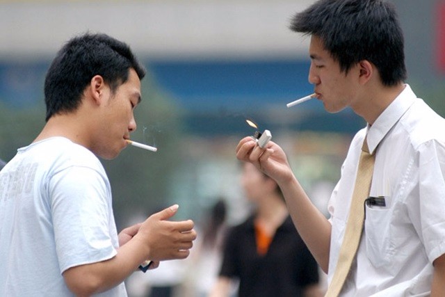 青少年吸烟案例图片