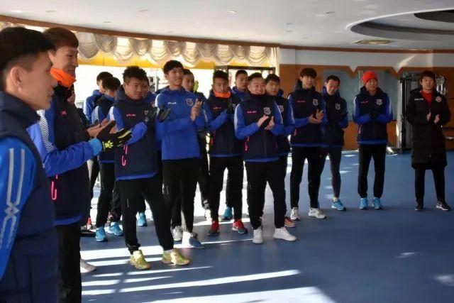 新征程新希望!大连千兆足球队结束假期投入冬