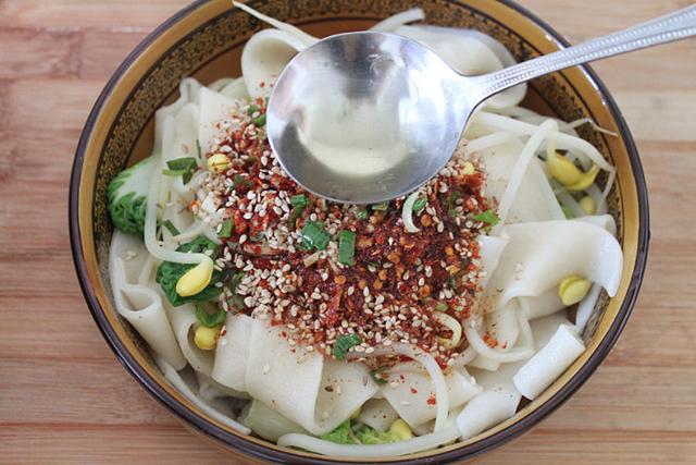 白鹿原上油泼面,详细教程,速来学会