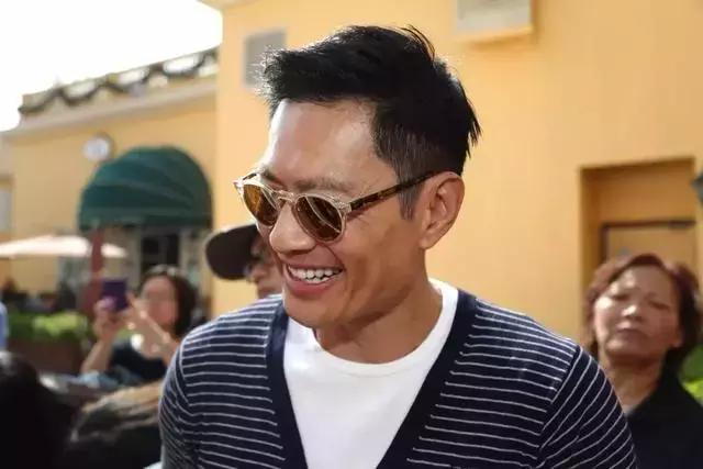 他在tvb默默当了20年的绿叶,就因公司捧不红而另谋发展