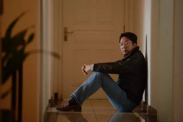 拒绝中产生活方式的老文青童玮亮左手文艺右手投资