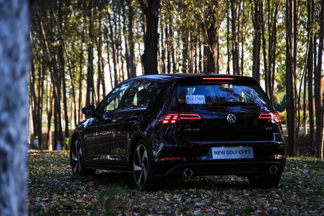 黑武士首测,大众新高尔夫gti,比奔驰a级和宝马1系更帅还便宜!