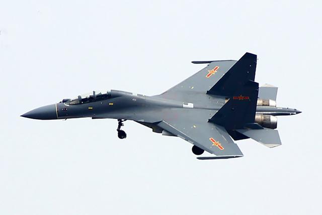 苏30sm2的控制系统甚至都比不上中国的歼轰7b,毕竟即使是比苏30sm2更