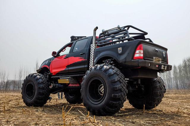 8万皮卡遭爆改,身价暴涨10倍,连猛禽都得怂