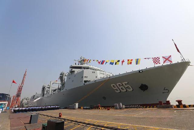 2017年9月1日国产新型大型综合补给舰呼伦湖正式入列中国海军,相比