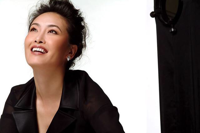 意外的是谢晓辛对贾妮却很好,两人的恋情也成了一段佳话,还生了个可爱