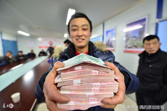 母亲让七个儿女出七万元治病,老人去世立遗嘱,儿子得知真相痛哭