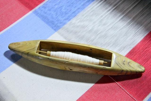 图为:梭子,日月穿梭可能是来源于这个梭子吧