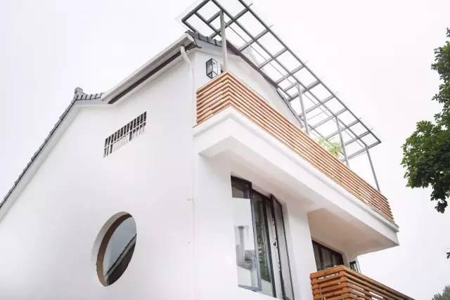 颜亚南希望眷舍的客人们也和我们和平共处房檐下的燕子不破坏原有的