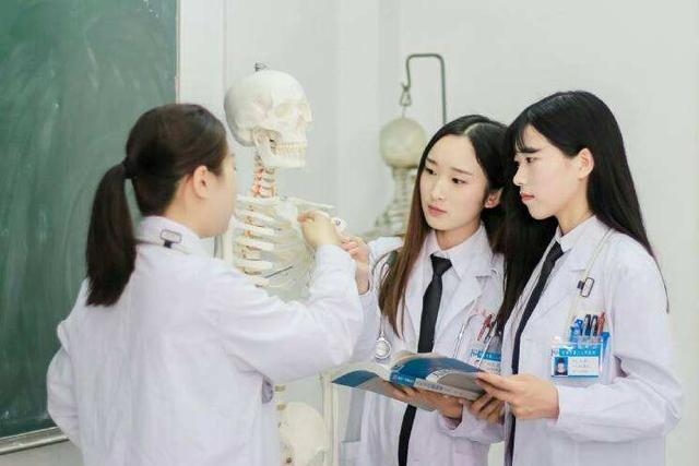 学医真的不受待见了吗?为什么父母都绝不会让孩子学医!|学医|孩子|父母_新浪新闻