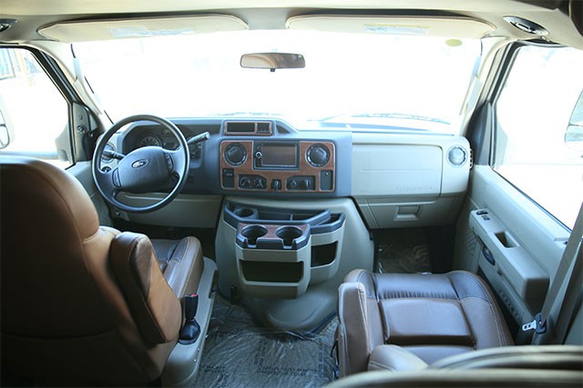 他的演技堪比陈道明,他的座驾堪比移动城堡|福特e450