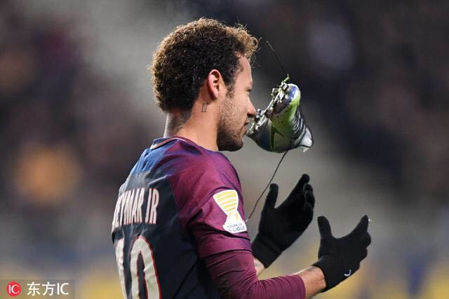 内马尔最新的进球庆祝动作,世上绝无仅有