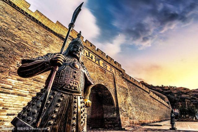 古代夜晚要关闭城门, 城中有隐蔽的小路可以随时出城的吗?