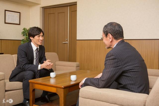 礼仪?不同场合公务员着装大有学问!