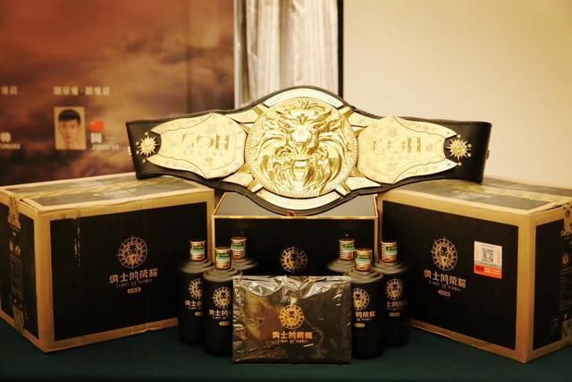 50小时未进食ko对手,1晚连克3强敌夺冠,铁英华必夺金腰带!