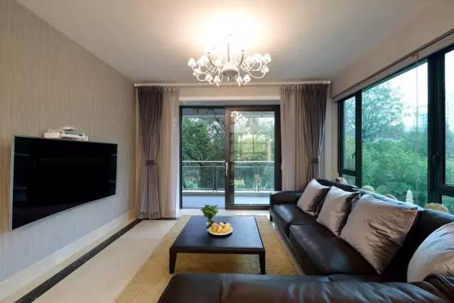 为了装修省钱,老公客厅不吊顶,效果好看还节约了几千块钱