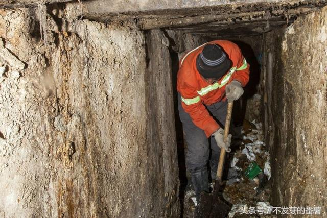 一组农村旱厕的照片比印度还脏还臭