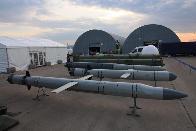 中国鹰击18有多强?射程600千米,一枚能击沉万吨巨舰