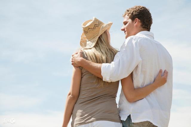 两个人相处,只要有这四种表现就说明他真的爱你,珍惜