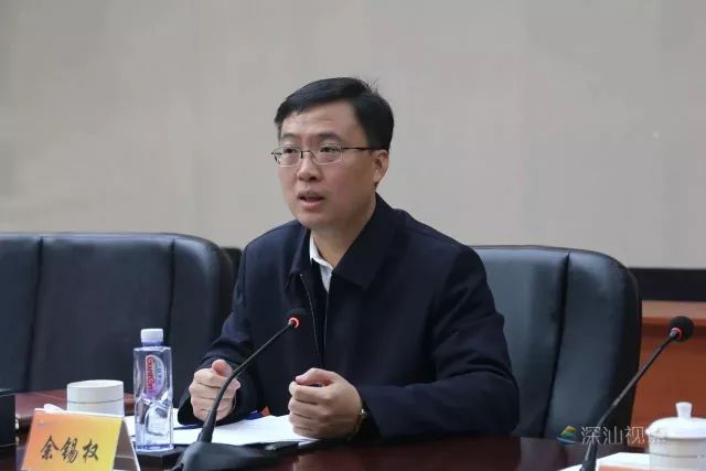 委托,深汕特别合作区党工委副书记余锡权与丁海成一行进行了深入交流