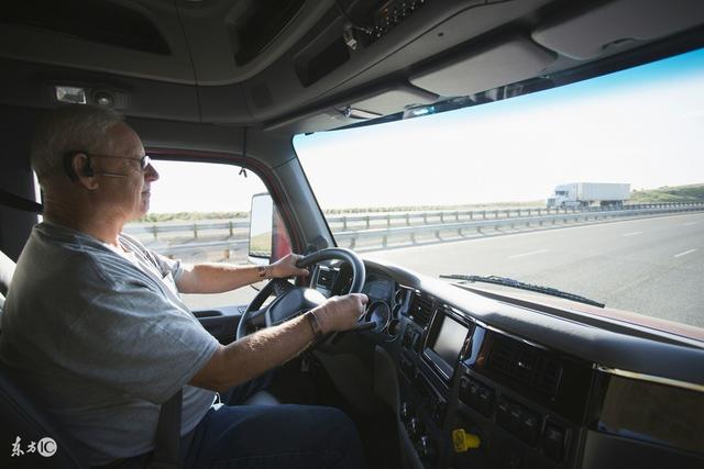 美國貨運業面臨司機短缺,卡車司機薪酬上漲了17%,年薪至少30萬