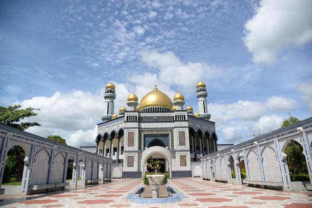 这个比欧洲还富裕的东南亚小国,居然是现实中的乌托邦,美出天际