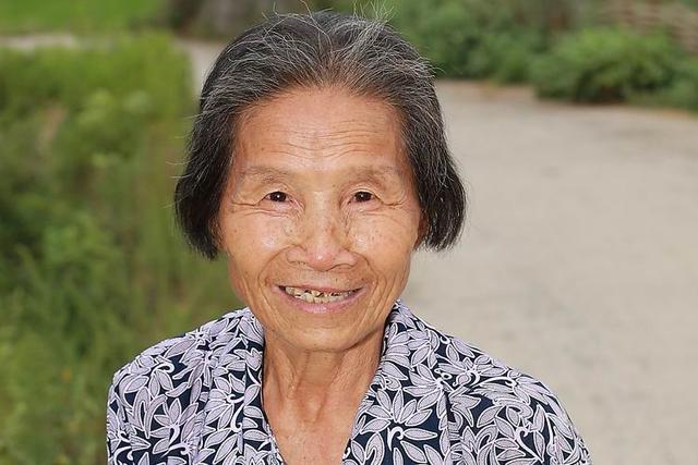 婚后第一次去农村婆婆家,进屋后看见这一幕